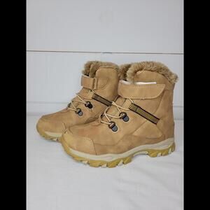 Kids snow boots (non branded) size 2